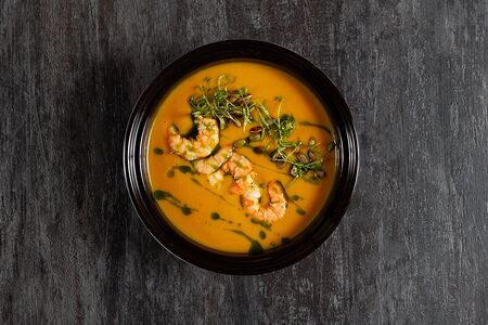 Тыквенный крем-суп с креветками