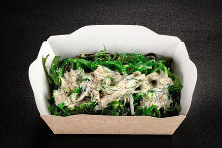 Салат Чука с ореховым соусом