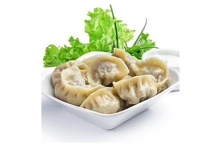 Домашние отварные пельмени со сметаной