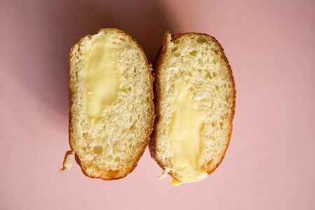 Пончик с заварным кремом 