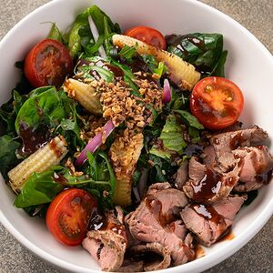 Теплый салат с ростбифом