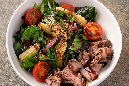 Теплый салат с ростбифом