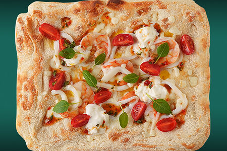 Пицца Римская с морепродуктами и сыром страчателла