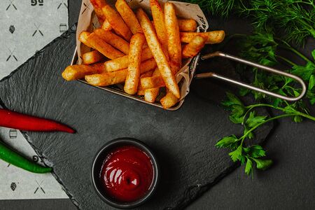 Картофель фри с чесночным соусом