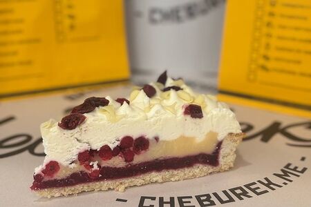 Торт брусничный с белым шоколадом 