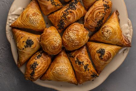 Самса с телятиной и томатами