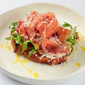 Брускетта с пармой