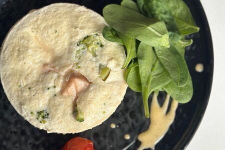 Омлет с лососем