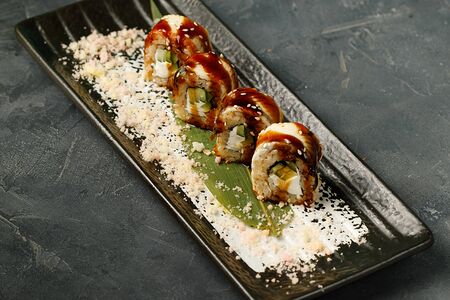 Унаги урамаки с угрем (половина)