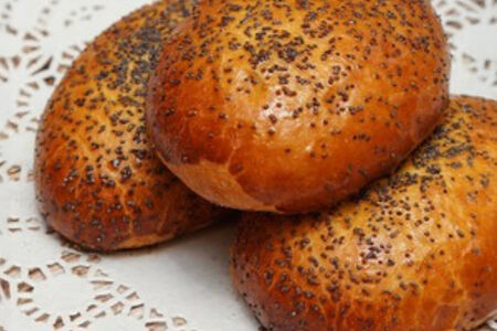 Пирожок с вишней