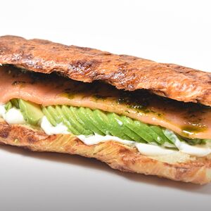 Сэндвич лосось и авокадо