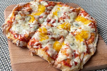 Пицца Четыре сыра 