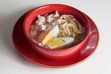 Супчик куриный с лапшой и куриным яйцом