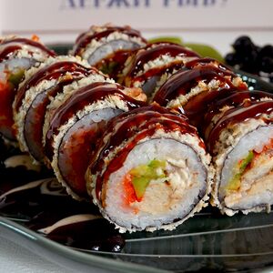 Жареный ролл с угрём