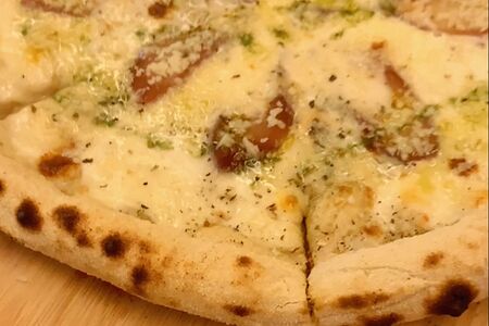 Пицца с грушей и сыром Горгонзола 