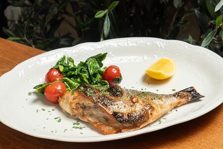 Дорадо со шпинатом