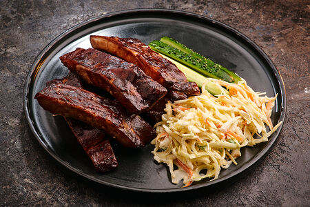 Свиные ребра с вишневым соусом