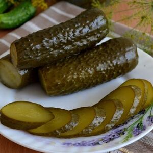 Огурец маринованный