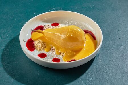 Груша с белым шоколадом и маракуйей