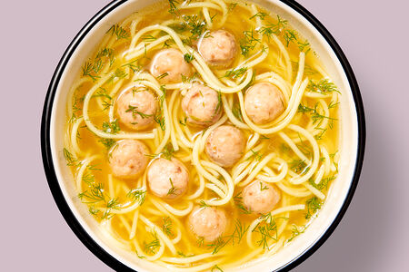 Куриный бульон с фрикадельками