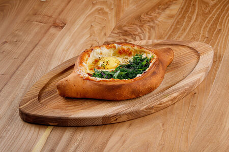 Хачапури по-аджарски с зеленью