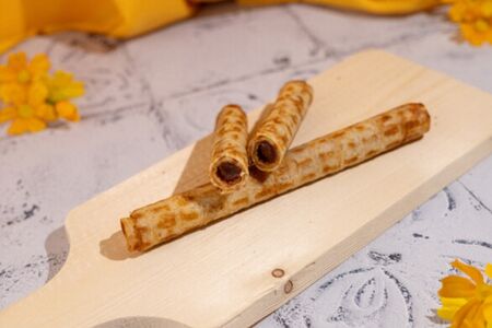 Вафельная трубочка с вареной сгущенкой