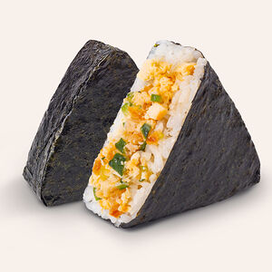 Рисовый треугольник Онигири с огненнной курочкой