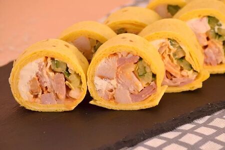 Тортилья с беконом и курицей