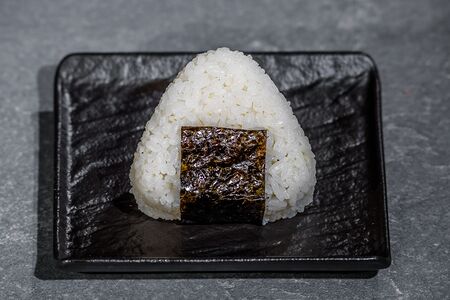 Онигири Лосось