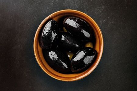 Маслины и оливки