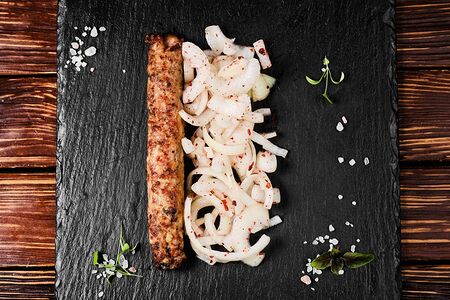 Люля-кебаб со свининой и говядиной в лаваше