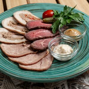 Ассорти фирменных мясных деликатесов 