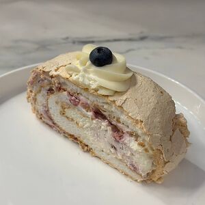 Меренговый рулет кусок