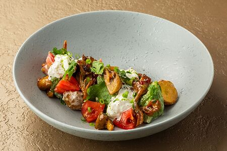 Салат с грибами в соусе свит чили