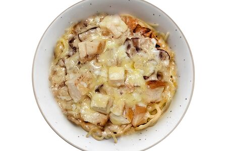 Спагетти с грибным соусом и курицей