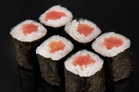 Классический ролл с тунцом