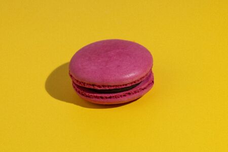 Макарун Вишня-шоколад