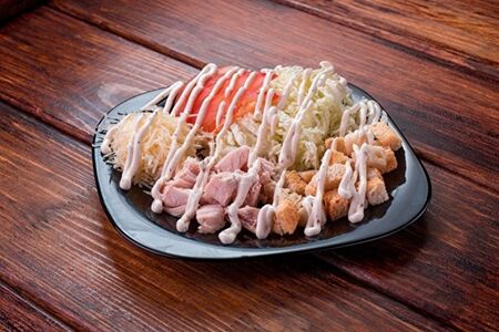 Салат Цезарь с курицей