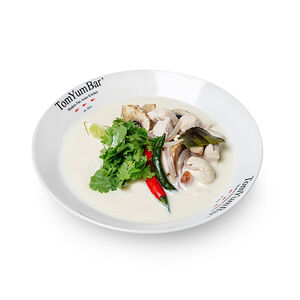 Том кха с курицей с доброй порцией пропаренного риса