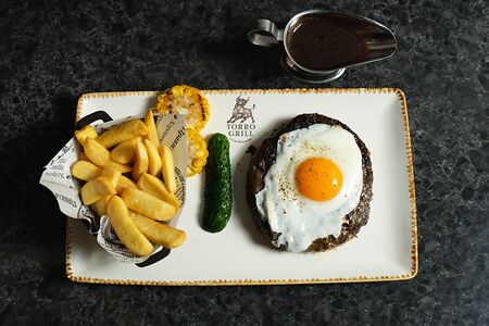 Бифштекс из говядины с сыром