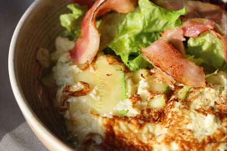 Омлет с козьим сыром и цукини