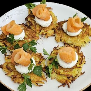 Деруны с семгой