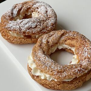 Кольцо с соленой карамелью и кремом чиз