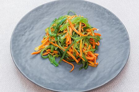 Салат с чукой и морковью