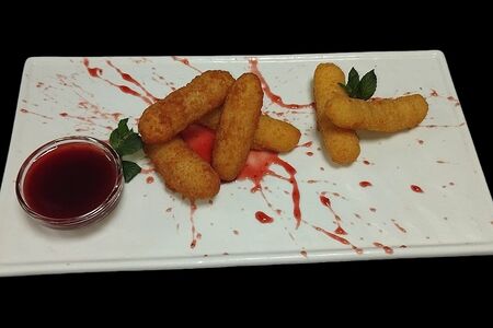 Жареные сырные палочки с ягодным Чанти