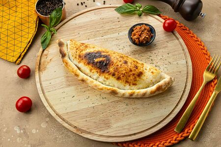 Кальцоне Болоньезе