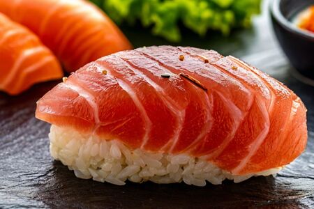 Суши Лосось