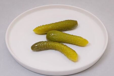 Огурец соленый