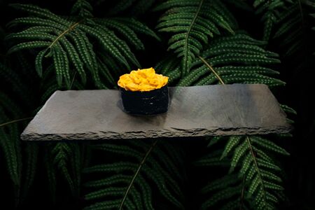 Гункан с мидиями спайси 