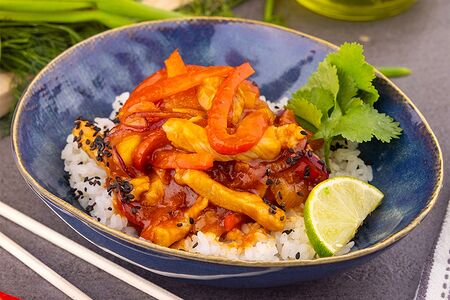 Свинина в кисло-сладком соусе с рисом